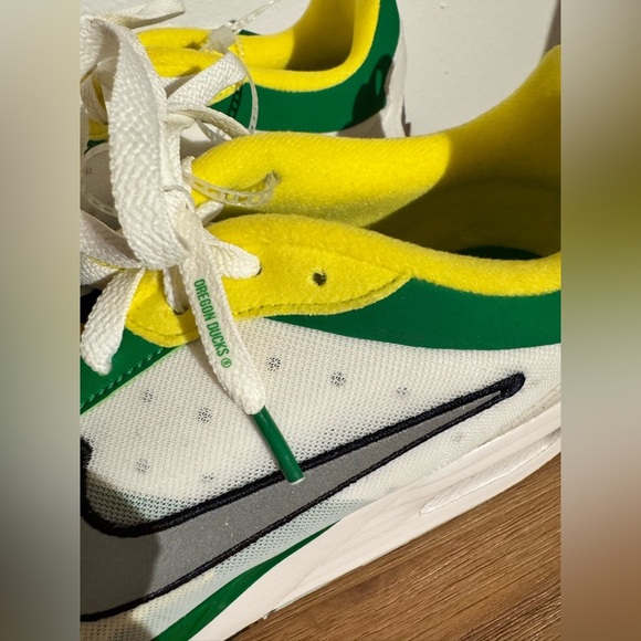 Nike White and Green Sneakers - Picture 6 of 10